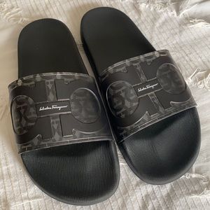 Ferragamo | Men’s Gancini Slide | Size 8 |